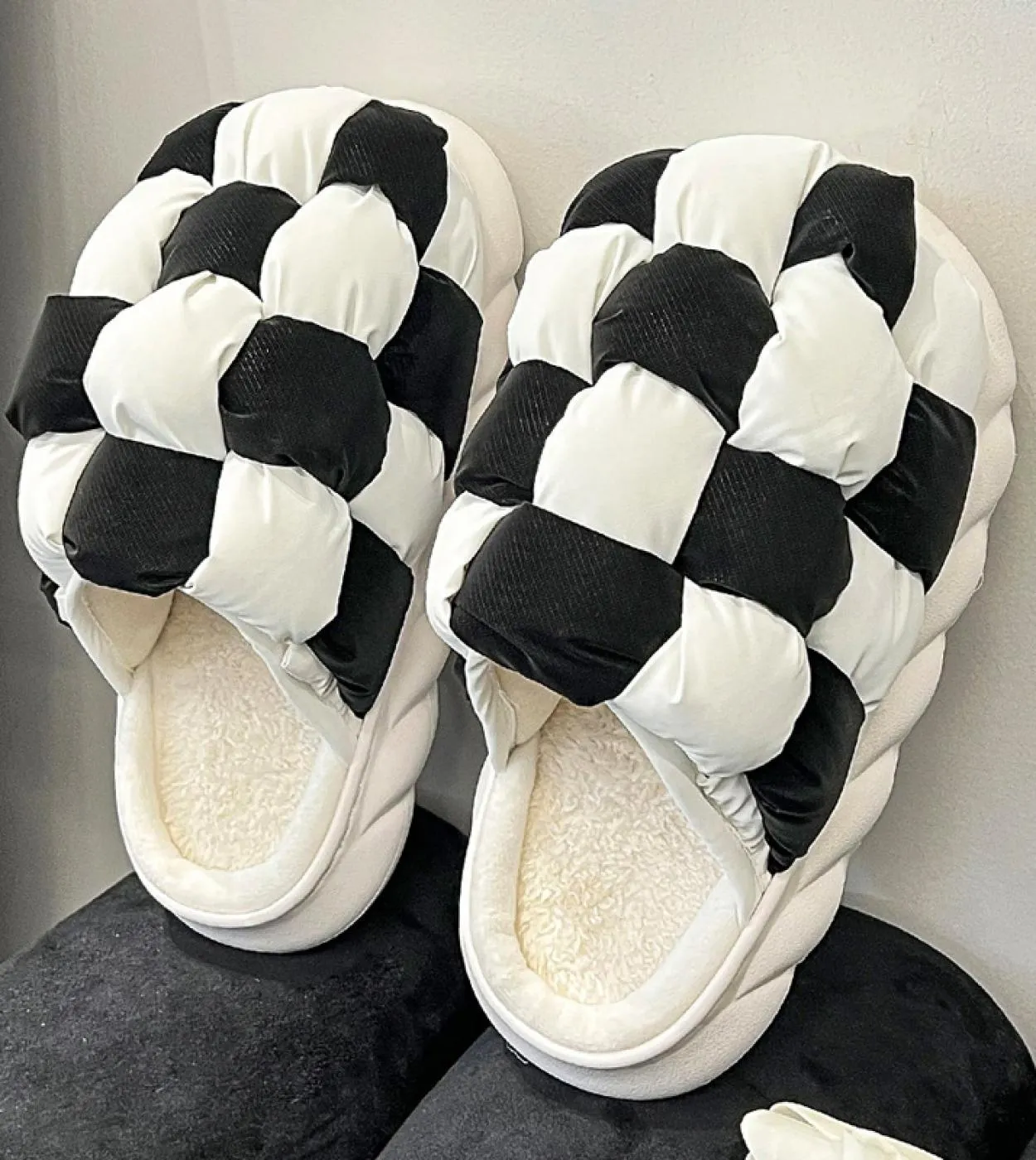 2022 Cotton Slippers with Thick Winter Sole New Fashion Chessboard Home Indoor Unisex Couple Warm Velvet Cotton S