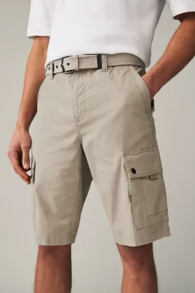Cargo shorts with waistband.
