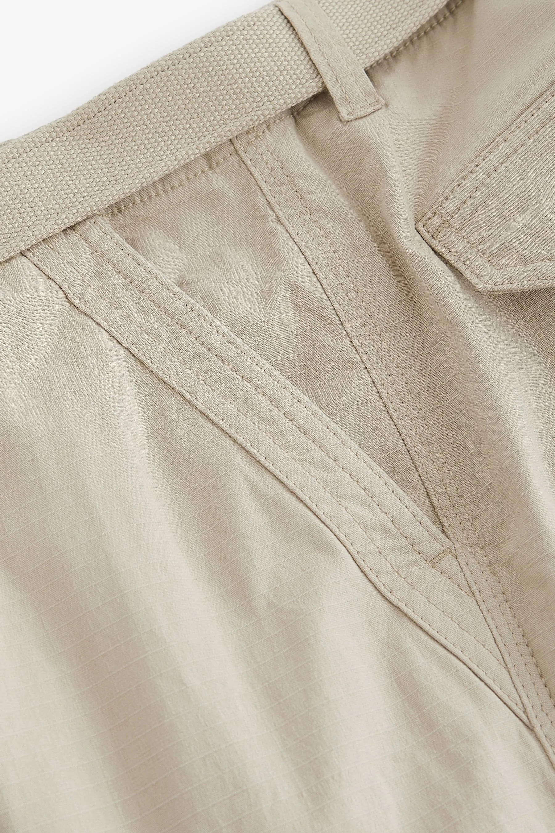 Cargo shorts with waistband.