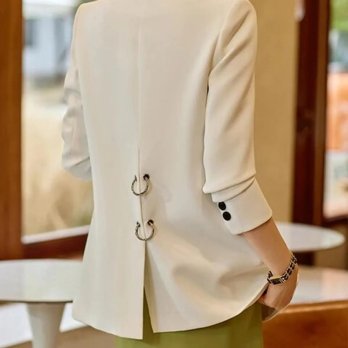 Casual women's loose coat, yellow white black blazer, long sleeves, single-breasted, solid coat.
