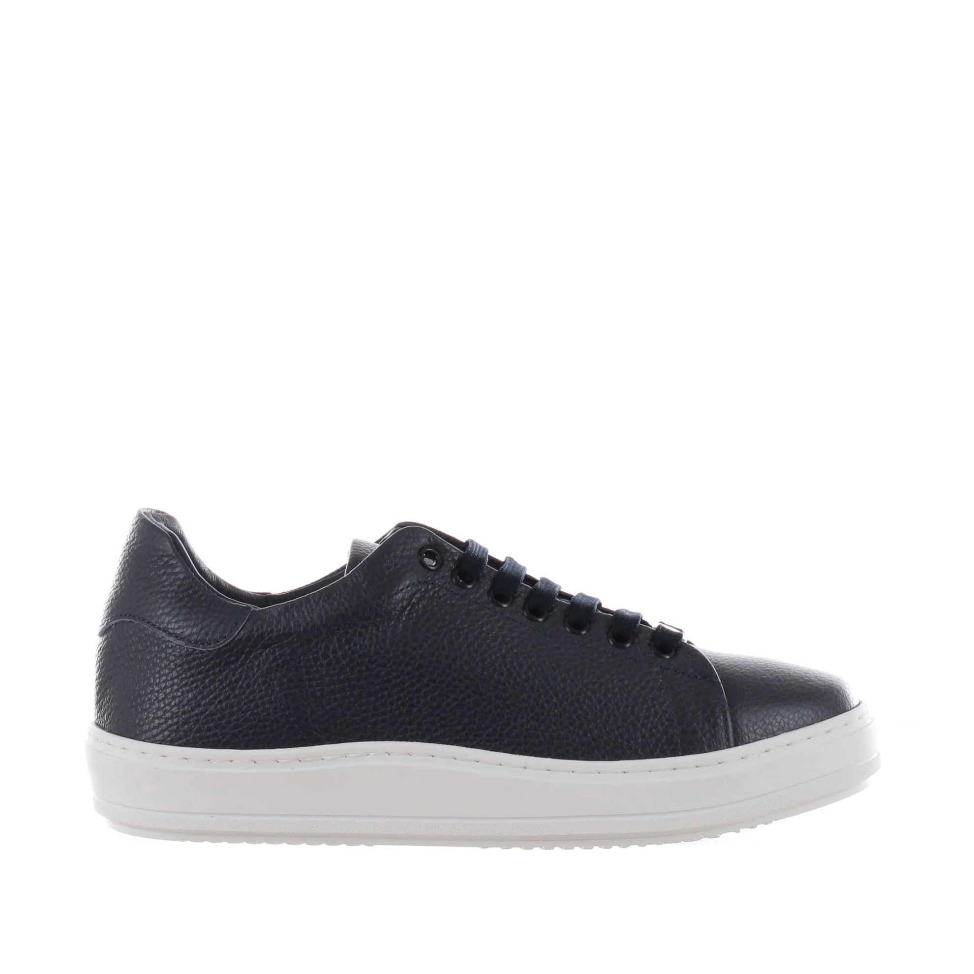 Leather hammered sneaker.