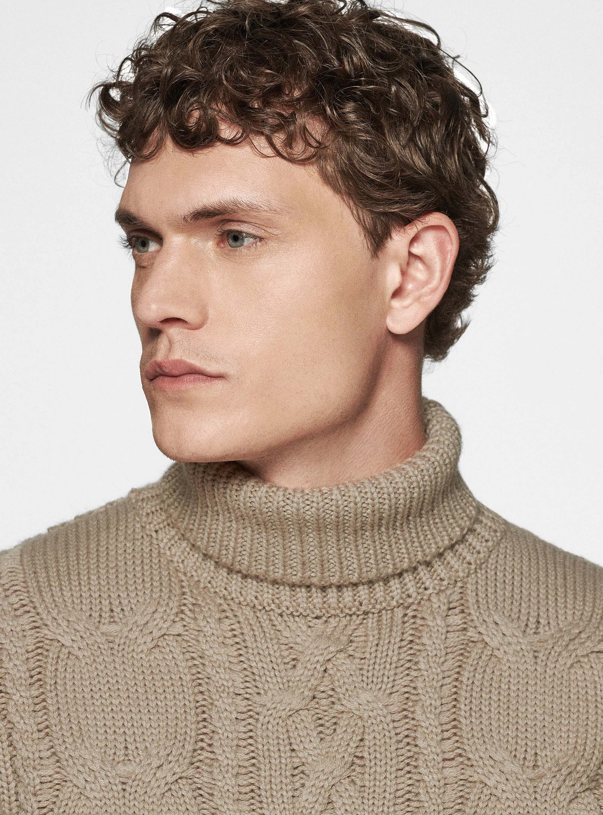 Maglia collo alto in misto lana con treccia