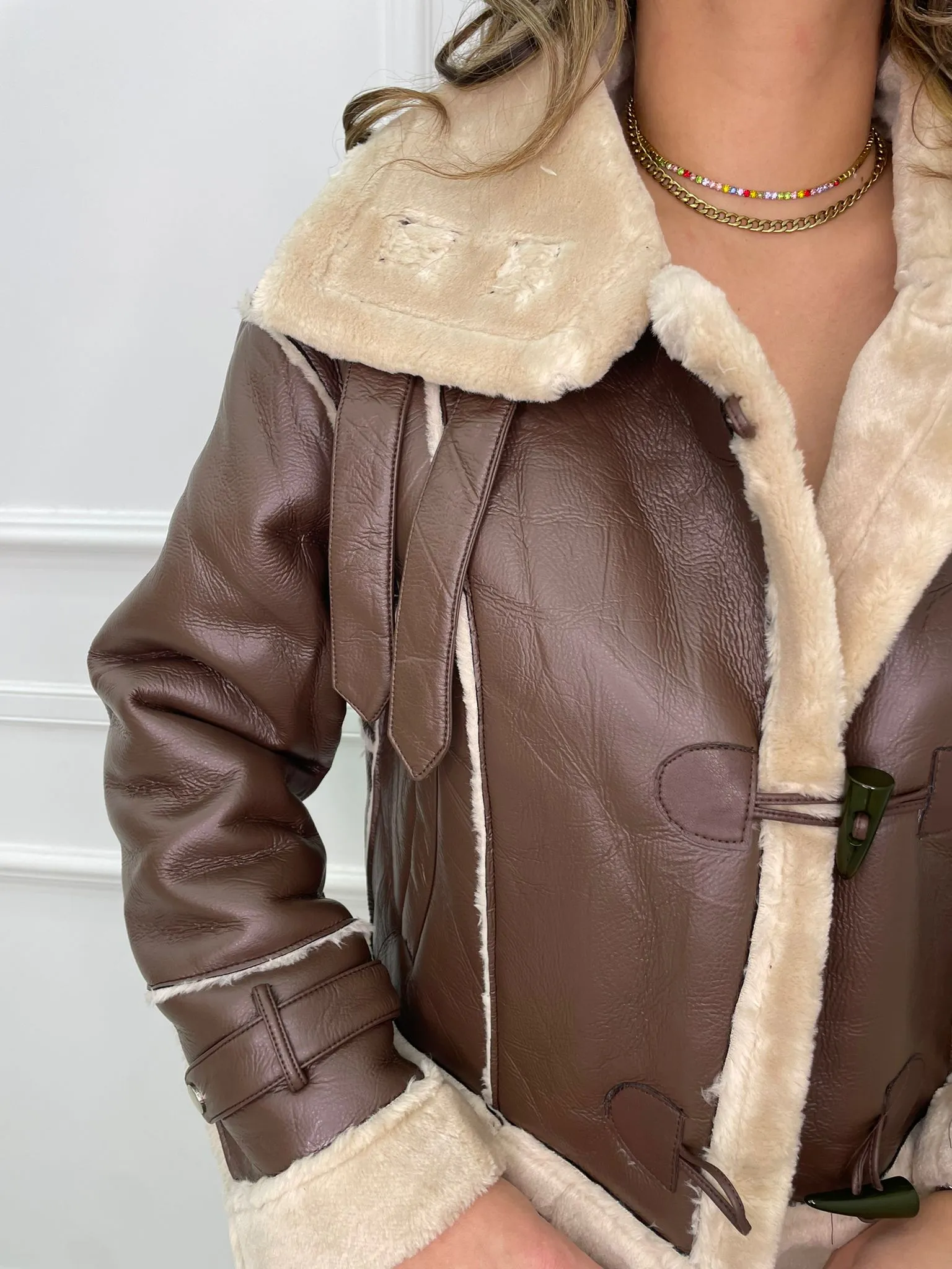 Montone eco fur with snap closures